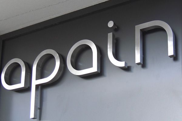 Letras de acero o aluminio